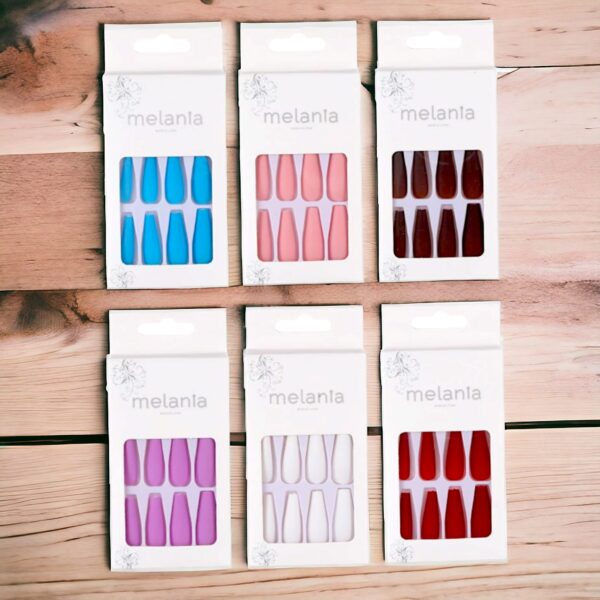 Lot de 12 packs de 10 Faux-Ongles longs et Adhésif